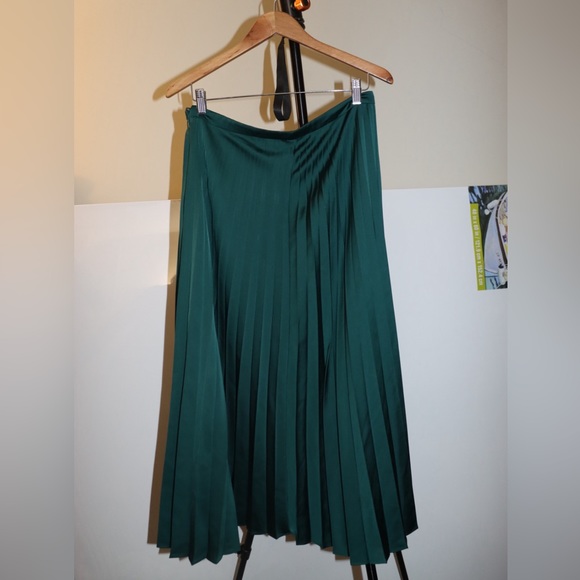 Emerald Green Satin Pleated Midi Skirt J Crew Size 10T - Picture 2 of 4